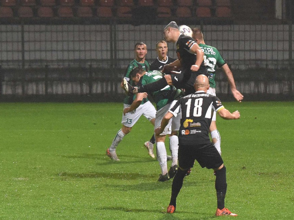 III liga piłkarska. Grupa IV. *KP KSZO 1929 Ostrowiec Świętokrzyski - Stal Stalowa Wola 1:2