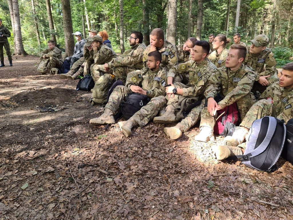 ,,Jodła 2020'. Uczniowie mundurówki z Opatowa szkolą się jak żołnierze (zdjęcia)