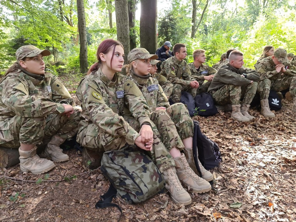 ,,Jodła 2020'. Uczniowie mundurówki z Opatowa szkolą się jak żołnierze (zdjęcia)