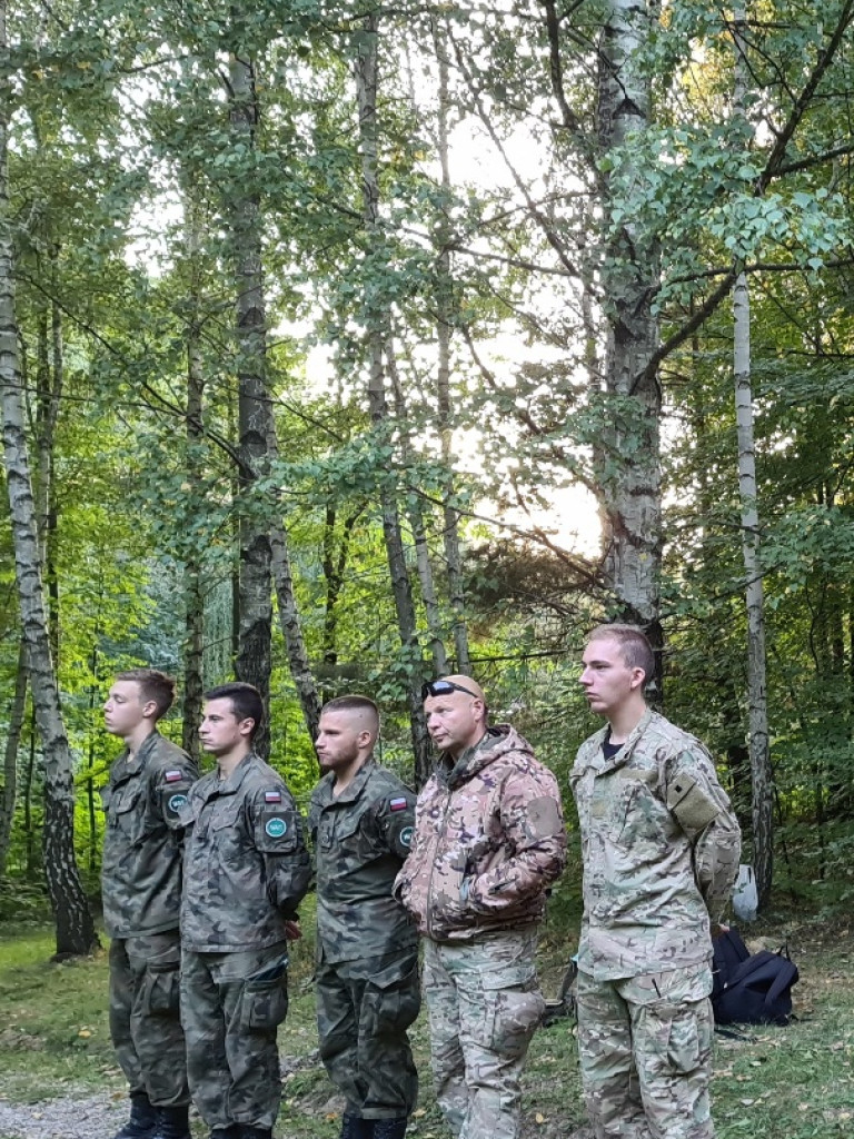 ,,Jodła 2020'. Uczniowie mundurówki z Opatowa szkolą się jak żołnierze (zdjęcia)