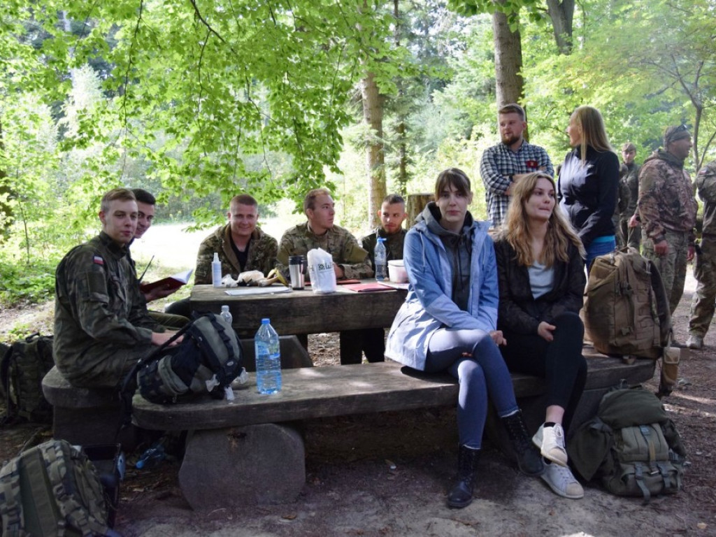 ,,Jodła 2020'. Uczniowie mundurówki z Opatowa szkolą się jak żołnierze (zdjęcia)