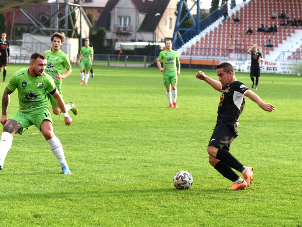 III liga piłkarska. Grupa IV. *KP KSZO 1929 Ostrowiec Świętokrzyski - Chełmianka Chełm 2:0