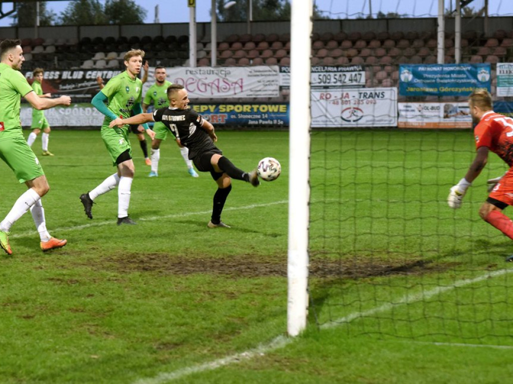 III liga piłkarska. Grupa IV. *KP KSZO 1929 Ostrowiec Świętokrzyski - Chełmianka Chełm 2:0