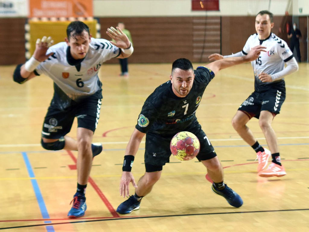 I liga piłki ręcznej mężczyzn. Grupa D. *KSZO Ostrowiec Świętokrzyski - AZS UJK Kielce 27:27 <3:4>