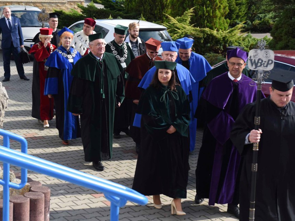 Studenci wrócili. Wyższa Szkoła Biznesu i Przedsiębiorczości blisko ćwierćwiecza działalności