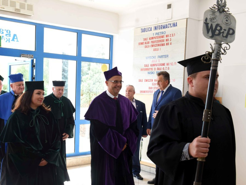 Studenci wrócili. Wyższa Szkoła Biznesu i Przedsiębiorczości blisko ćwierćwiecza działalności