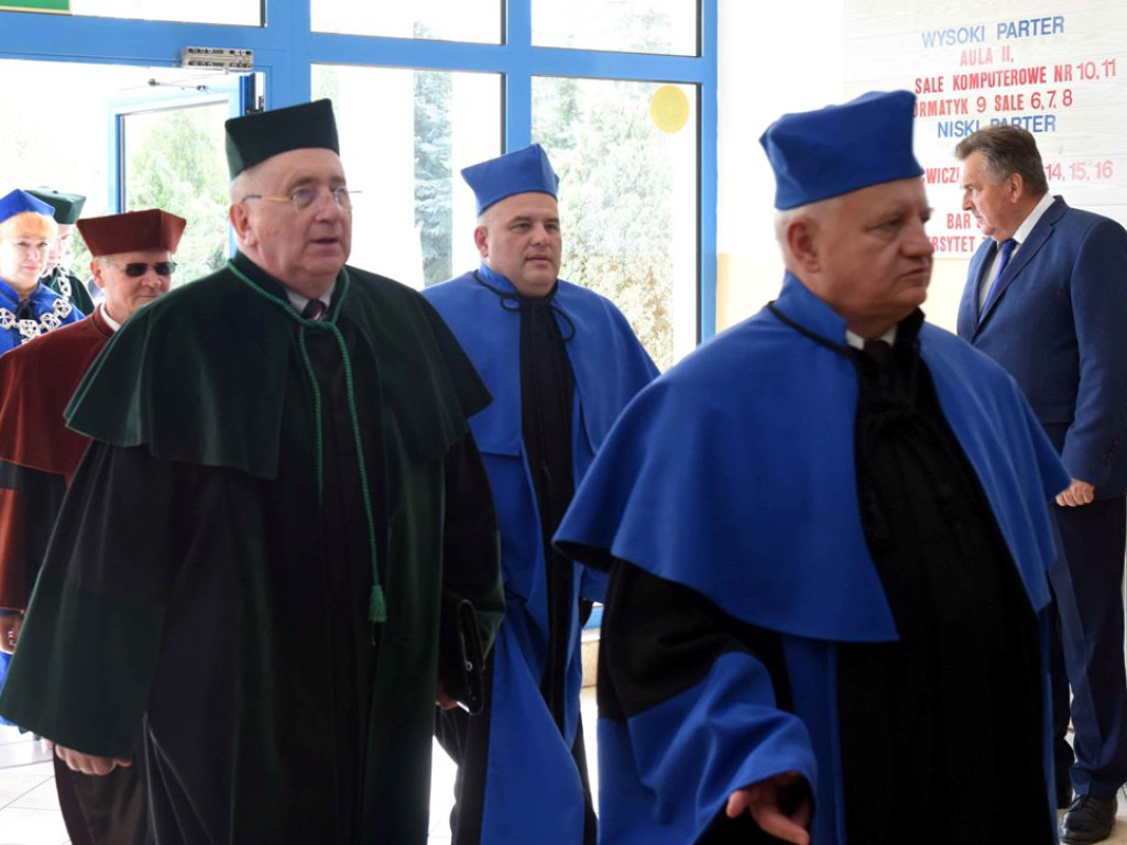 Studenci wrócili. Wyższa Szkoła Biznesu i Przedsiębiorczości blisko ćwierćwiecza działalności