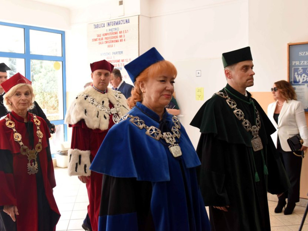 Studenci wrócili. Wyższa Szkoła Biznesu i Przedsiębiorczości blisko ćwierćwiecza działalności