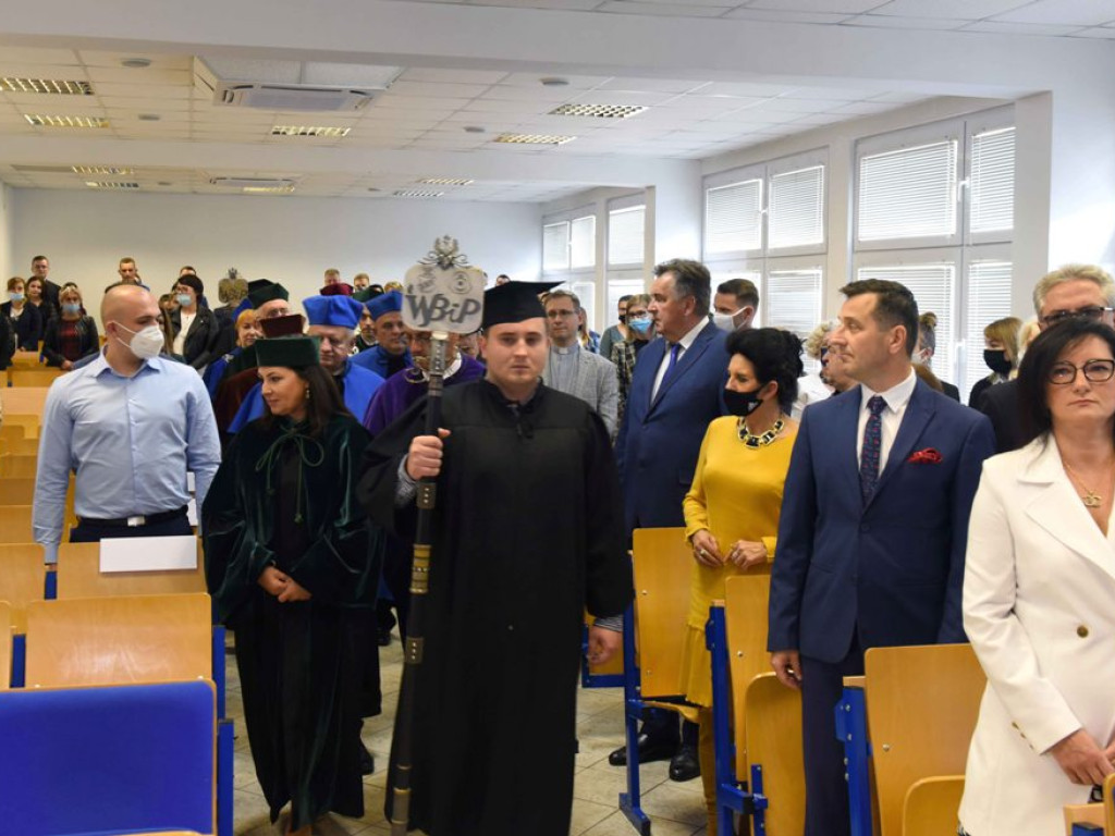 Studenci wrócili. Wyższa Szkoła Biznesu i Przedsiębiorczości blisko ćwierćwiecza działalności