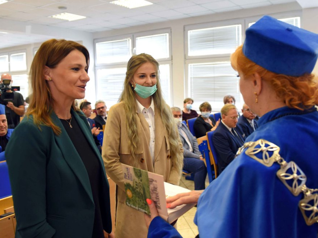 Studenci wrócili. Wyższa Szkoła Biznesu i Przedsiębiorczości blisko ćwierćwiecza działalności