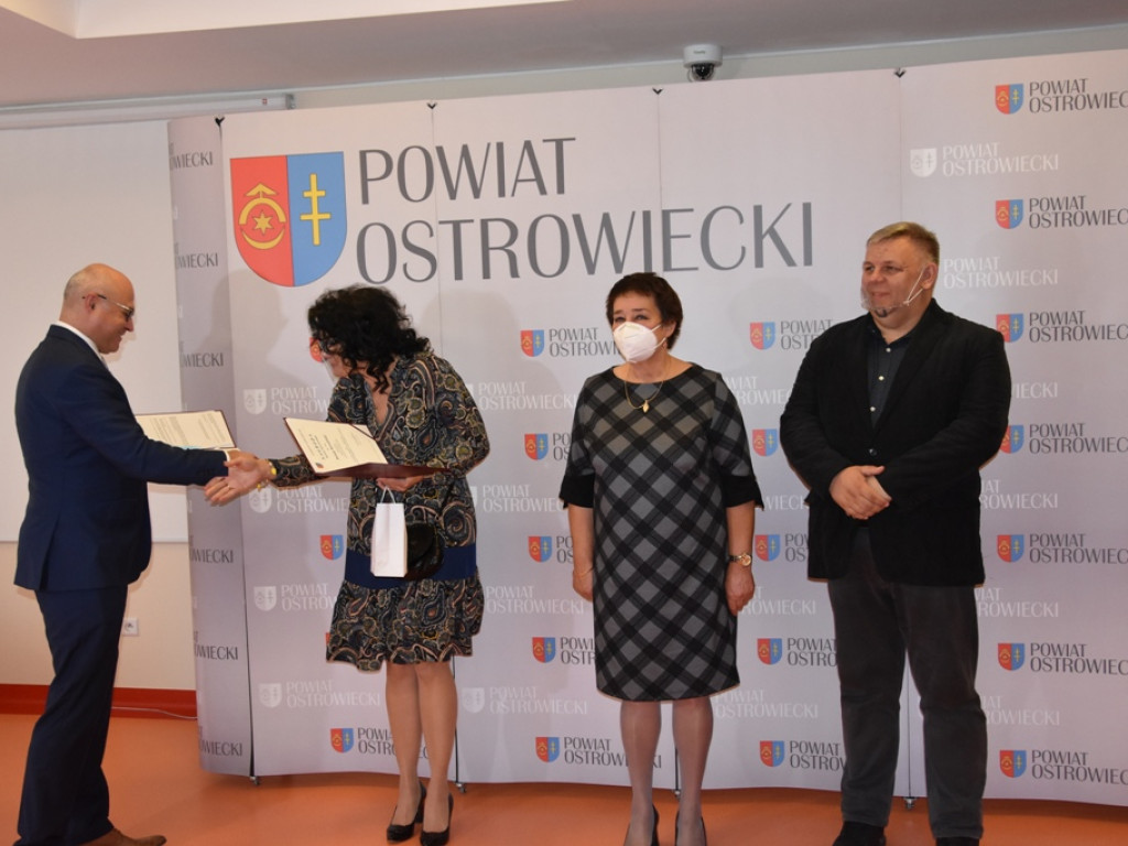 Życzenia  i nagrody dla nauczycieli