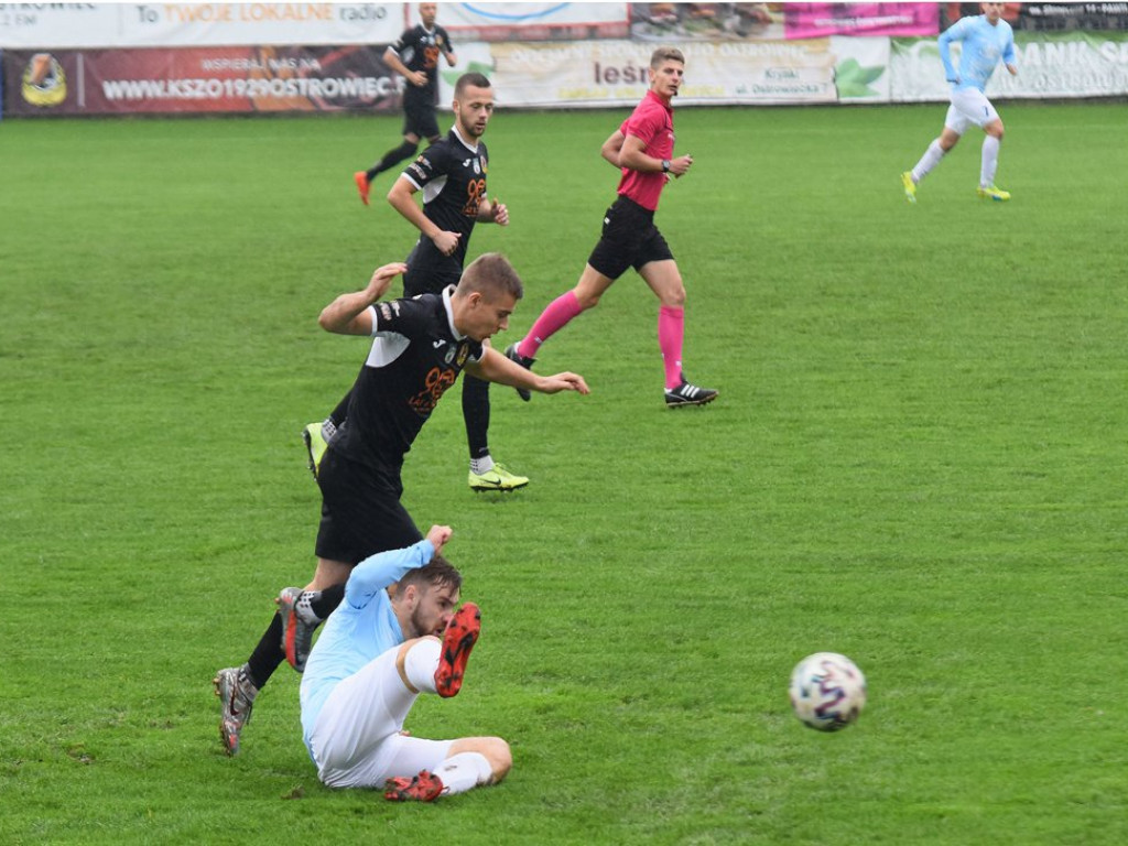 III liga piłkarska. Grupa IV. *KP KSZO 1929 Ostrowiec Świętokrzyski - Lewart Lubartów 2:0
