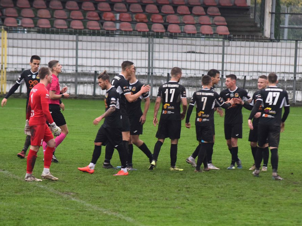 III liga piłkarska. Grupa IV. *KP KSZO 1929 Ostrowiec Świętokrzyski - Lewart Lubartów 2:0