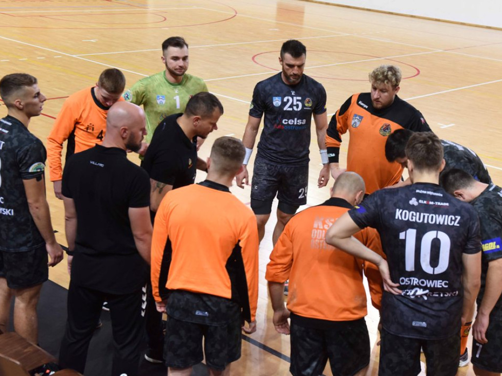 I liga piłki ręcznej mężczyzn. Grupa D. *KSZO Ostrowiec Świętokrzyski - Olimpia Piekary Śląskie 31:28