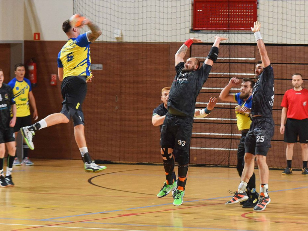 I liga piłki ręcznej mężczyzn. Grupa D. *KSZO Ostrowiec Świętokrzyski - Olimpia Piekary Śląskie 31:28