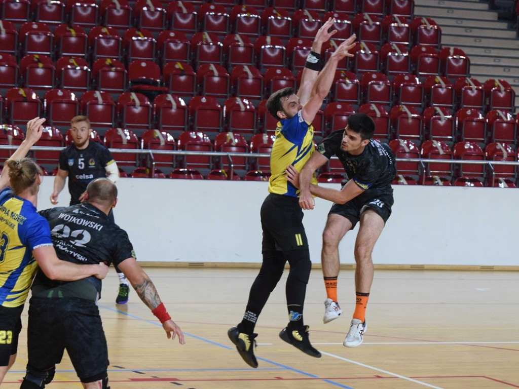 I liga piłki ręcznej mężczyzn. Grupa D. *KSZO Ostrowiec Świętokrzyski - Olimpia Piekary Śląskie 31:28