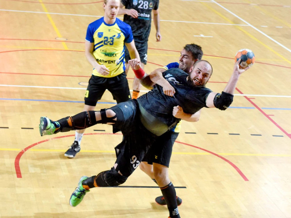 I liga piłki ręcznej mężczyzn. Grupa D. *KSZO Ostrowiec Świętokrzyski - Olimpia Piekary Śląskie 31:28