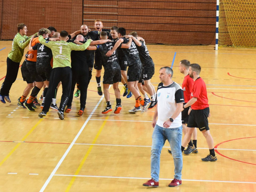 I liga piłki ręcznej mężczyzn. Grupa D. *KSZO Ostrowiec Świętokrzyski - Olimpia Piekary Śląskie 31:28