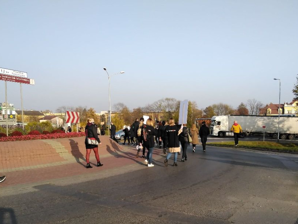 Protest kobiet. Blokada Ronda Republiki Ostrowieckiej i ronda przy Moście Księdza Infułata Marcina Popiela