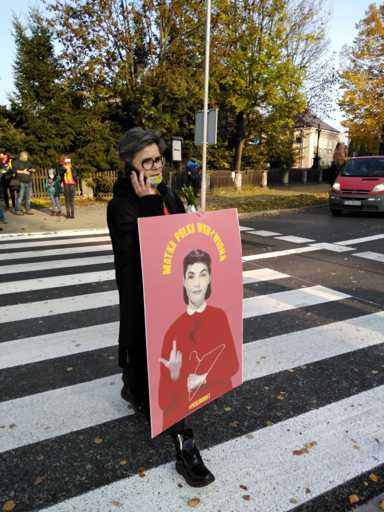 Protest kobiet. Blokada Ronda Republiki Ostrowieckiej i ronda przy Moście Księdza Infułata Marcina Popiela