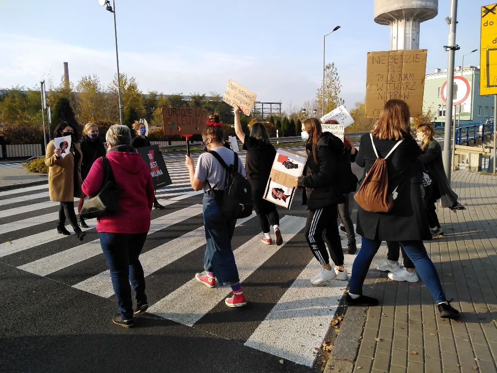 Protest kobiet. Blokada Ronda Republiki Ostrowieckiej i ronda przy Moście Księdza Infułata Marcina Popiela