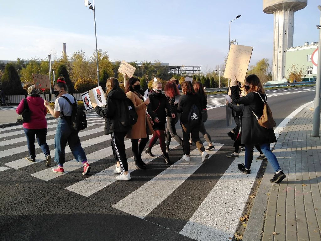 Protest kobiet. Blokada Ronda Republiki Ostrowieckiej i ronda przy Moście Księdza Infułata Marcina Popiela