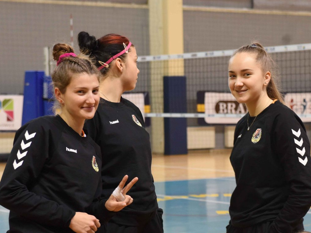 II liga siatkówki kobiet. Grupa IV. *Silesia Volley Mysłowice - KSZO SMS Ostrowiec Świętokrzyski 3:0