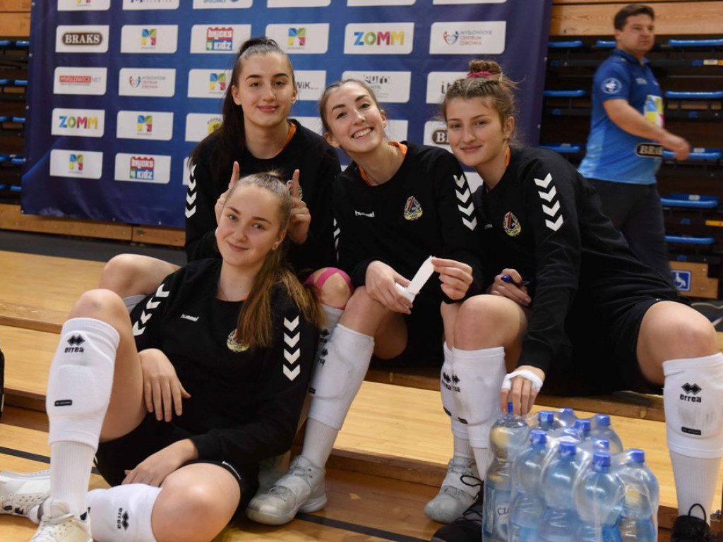 II liga siatkówki kobiet. Grupa IV. *Silesia Volley Mysłowice - KSZO SMS Ostrowiec Świętokrzyski 3:0