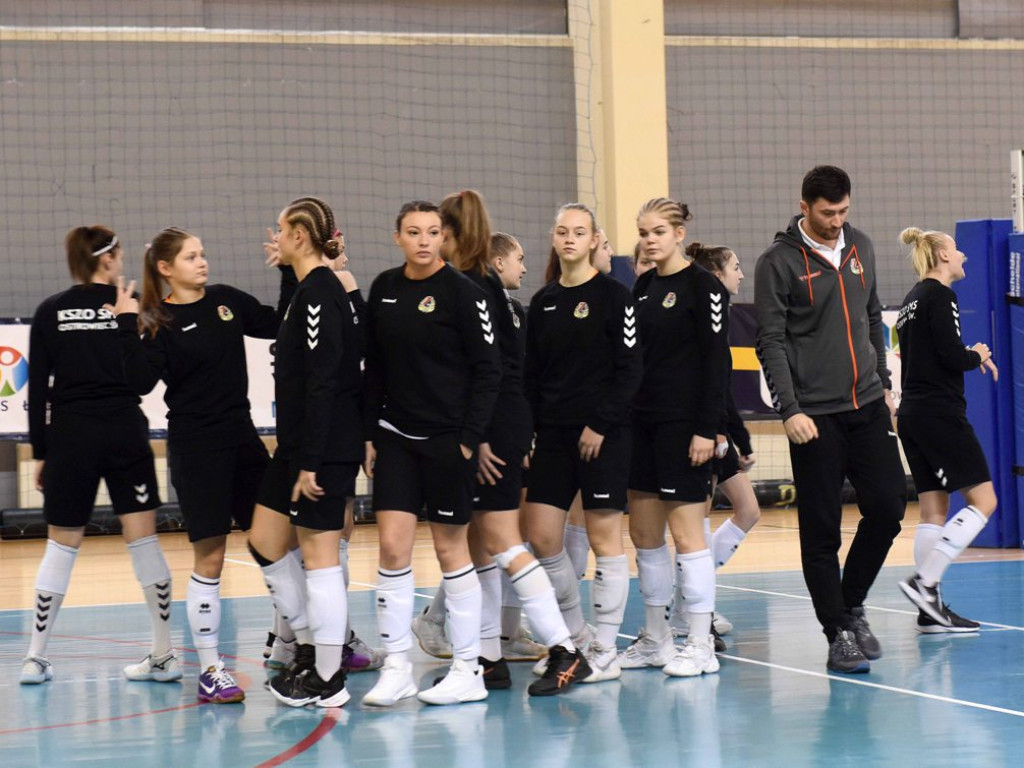 II liga siatkówki kobiet. Grupa IV. *Silesia Volley Mysłowice - KSZO SMS Ostrowiec Świętokrzyski 3:0