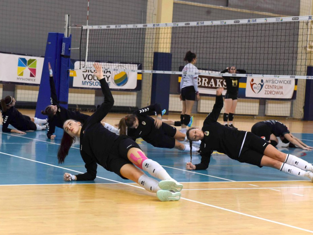 II liga siatkówki kobiet. Grupa IV. *Silesia Volley Mysłowice - KSZO SMS Ostrowiec Świętokrzyski 3:0