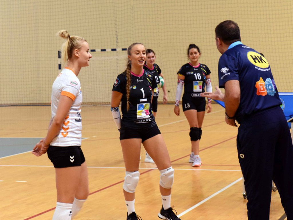 II liga siatkówki kobiet. Grupa IV. *Silesia Volley Mysłowice - KSZO SMS Ostrowiec Świętokrzyski 3:0
