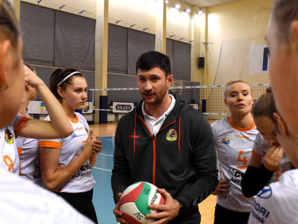 II liga siatkówki kobiet. Grupa IV. *Silesia Volley Mysłowice - KSZO SMS Ostrowiec Świętokrzyski 3:0