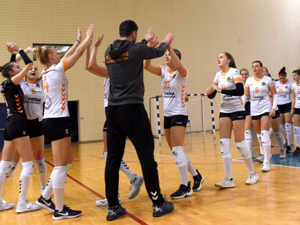 II liga siatkówki kobiet. Grupa IV. *Silesia Volley Mysłowice - KSZO SMS Ostrowiec Świętokrzyski 3:0