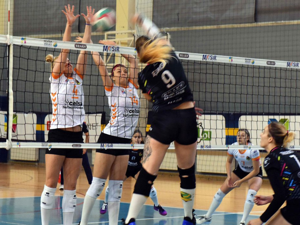 II liga siatkówki kobiet. Grupa IV. *Silesia Volley Mysłowice - KSZO SMS Ostrowiec Świętokrzyski 3:0