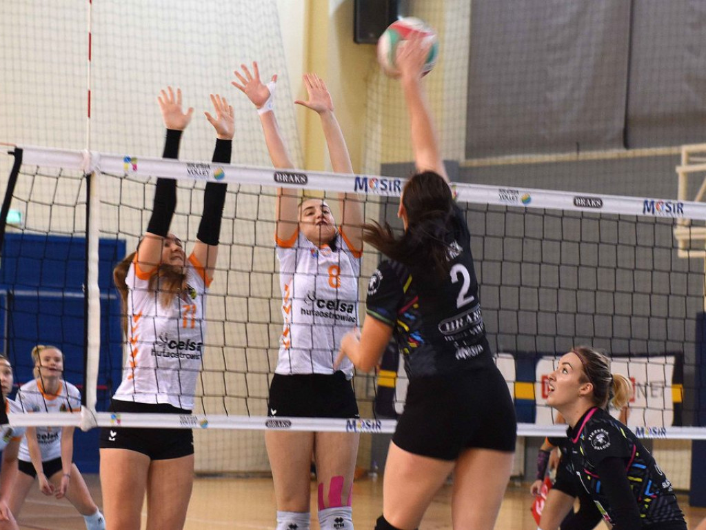 II liga siatkówki kobiet. Grupa IV. *Silesia Volley Mysłowice - KSZO SMS Ostrowiec Świętokrzyski 3:0