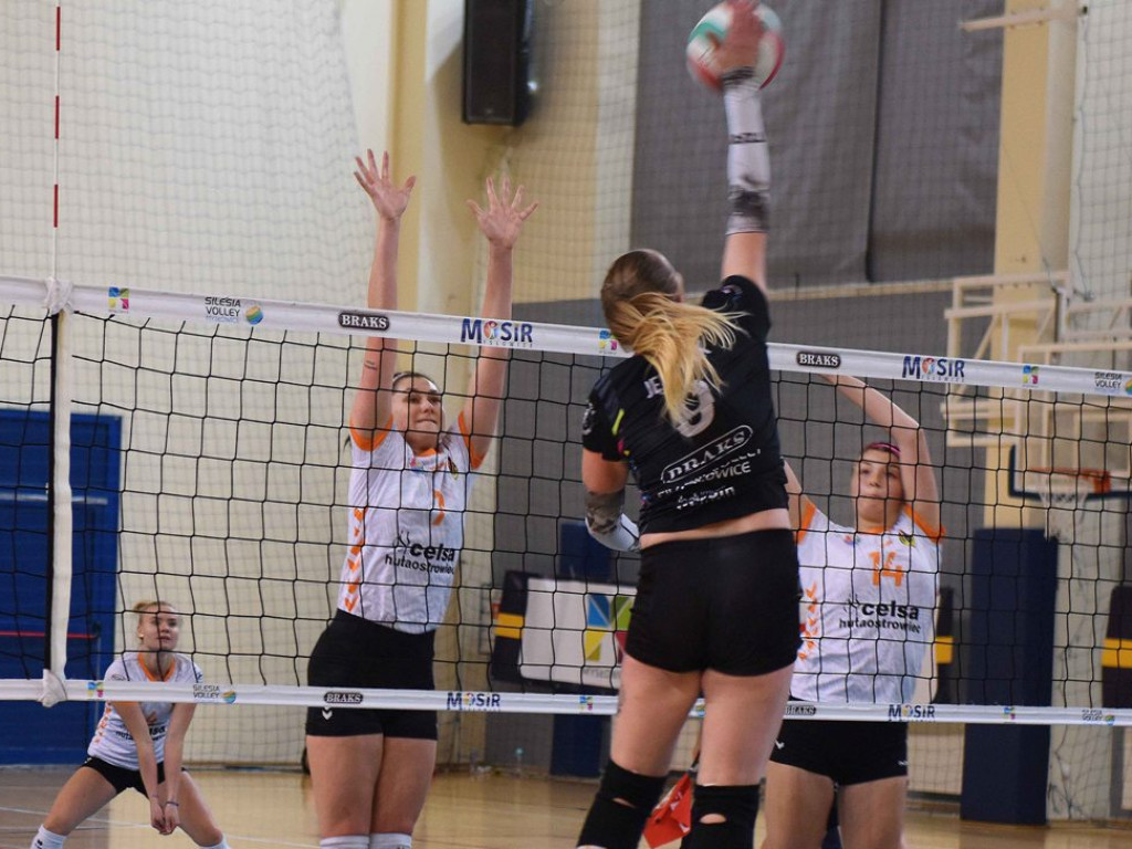 II liga siatkówki kobiet. Grupa IV. *Silesia Volley Mysłowice - KSZO SMS Ostrowiec Świętokrzyski 3:0