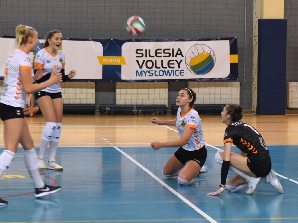 II liga siatkówki kobiet. Grupa IV. *Silesia Volley Mysłowice - KSZO SMS Ostrowiec Świętokrzyski 3:0