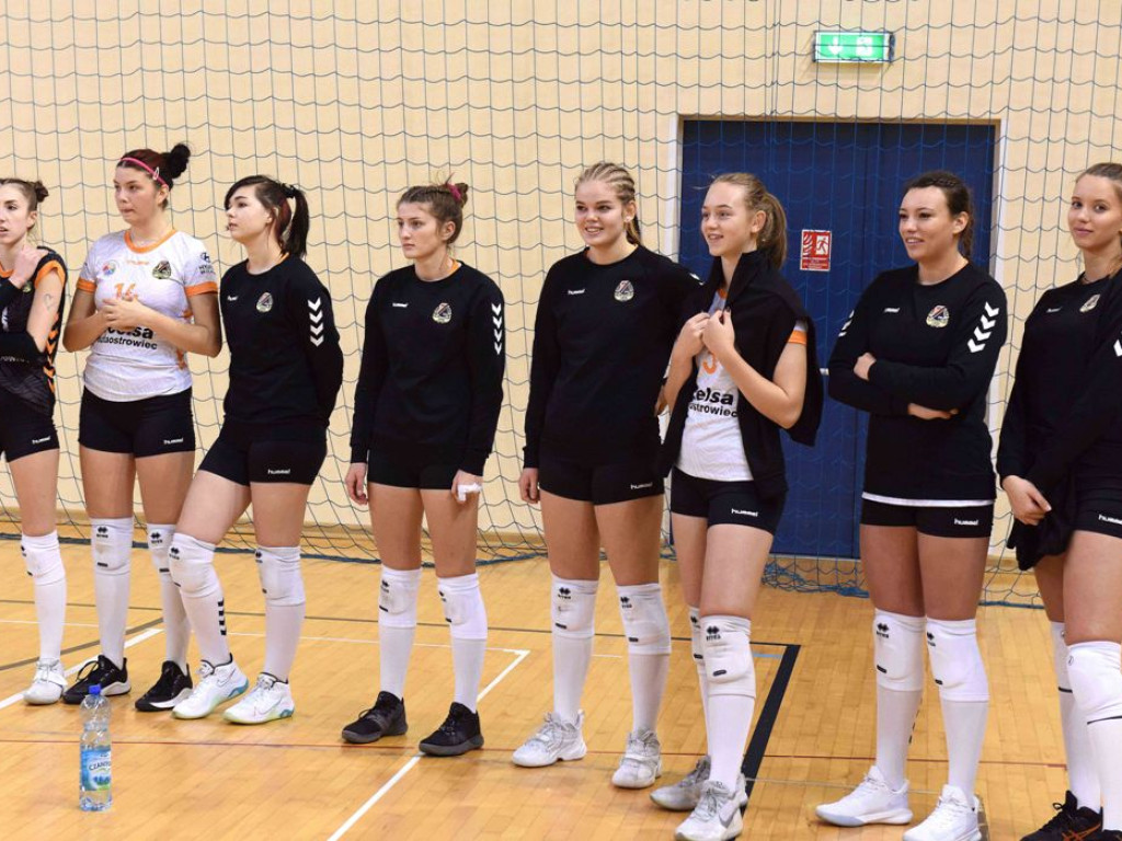 II liga siatkówki kobiet. Grupa IV. *Silesia Volley Mysłowice - KSZO SMS Ostrowiec Świętokrzyski 3:0