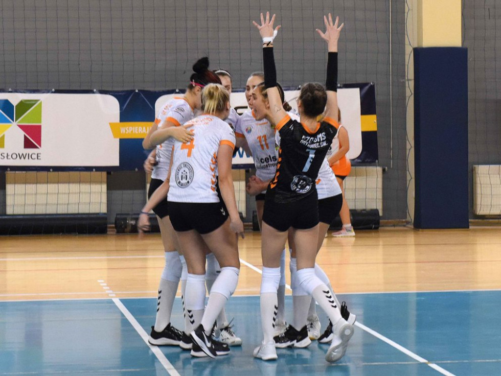 II liga siatkówki kobiet. Grupa IV. *Silesia Volley Mysłowice - KSZO SMS Ostrowiec Świętokrzyski 3:0