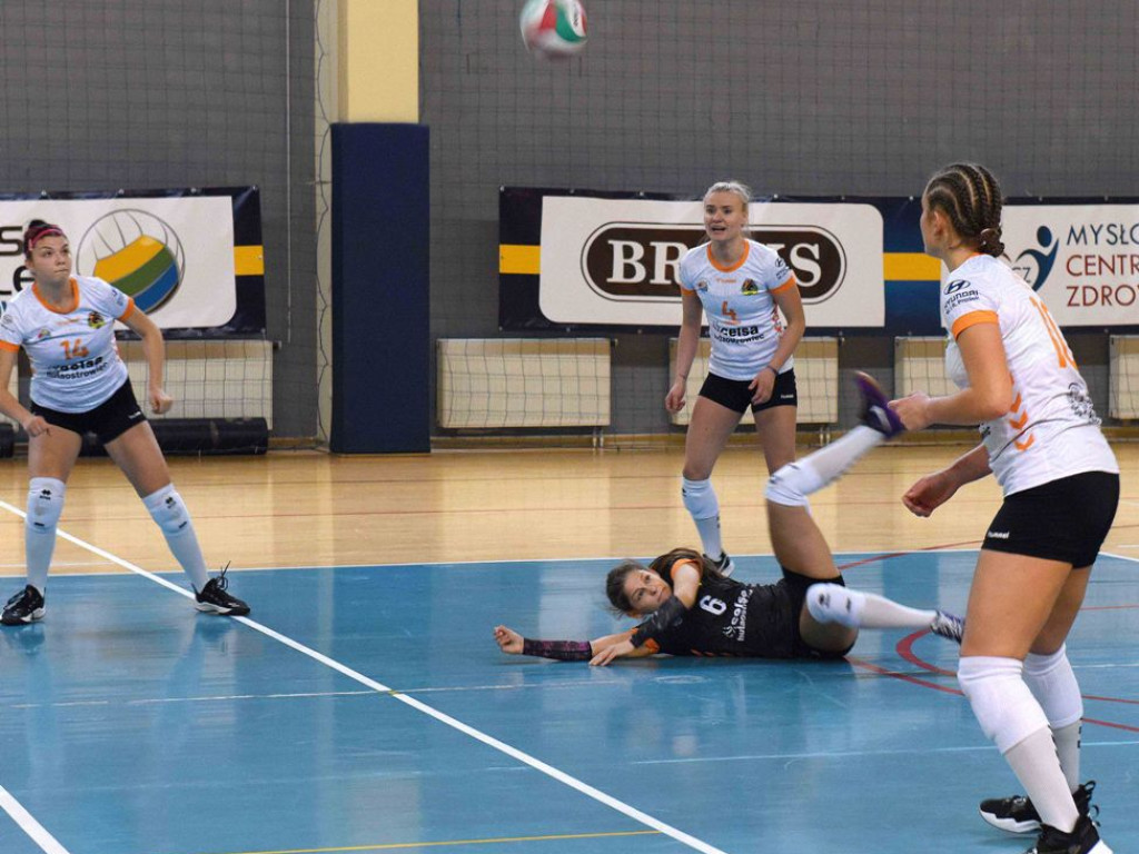II liga siatkówki kobiet. Grupa IV. *Silesia Volley Mysłowice - KSZO SMS Ostrowiec Świętokrzyski 3:0