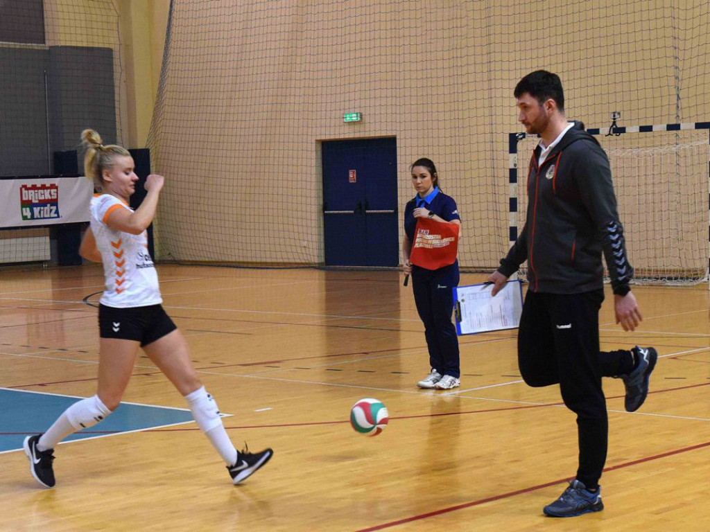 II liga siatkówki kobiet. Grupa IV. *Silesia Volley Mysłowice - KSZO SMS Ostrowiec Świętokrzyski 3:0