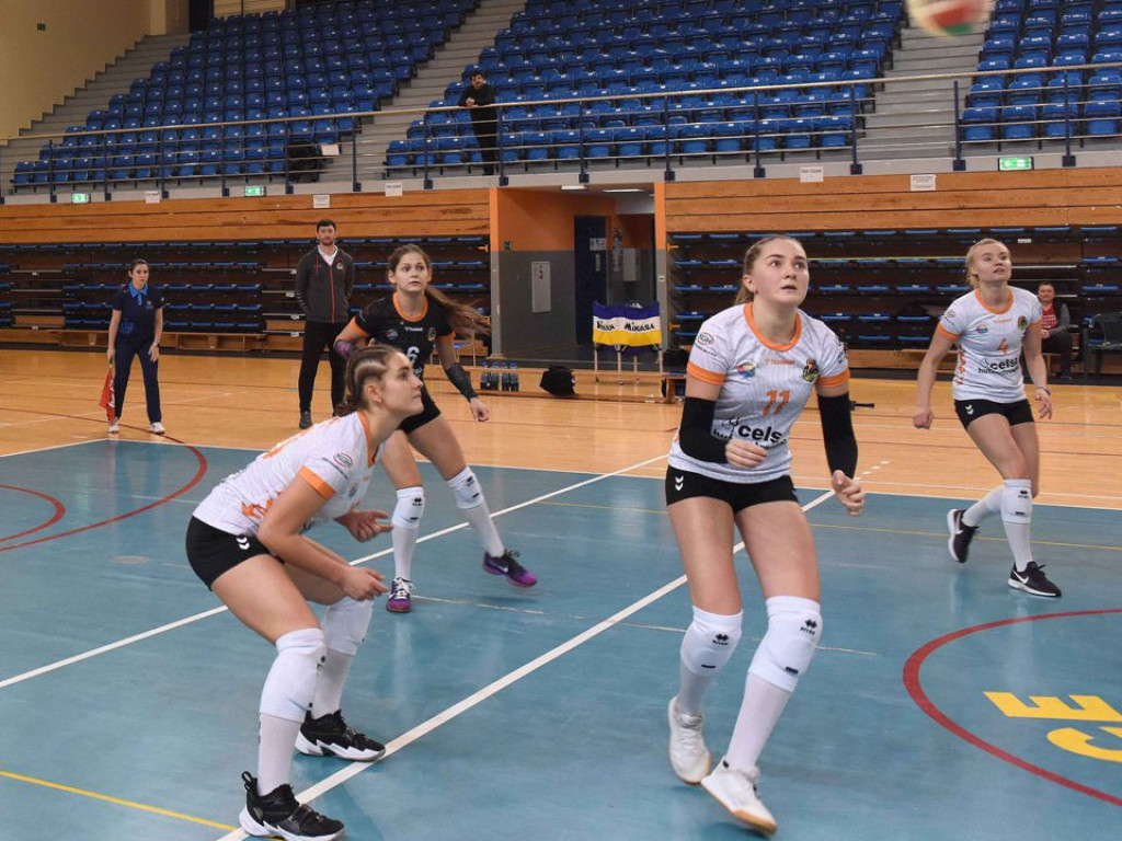 II liga siatkówki kobiet. Grupa IV. *Silesia Volley Mysłowice - KSZO SMS Ostrowiec Świętokrzyski 3:0