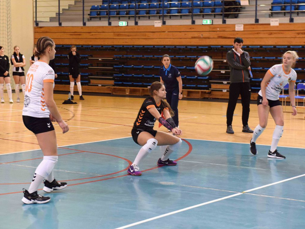 II liga siatkówki kobiet. Grupa IV. *Silesia Volley Mysłowice - KSZO SMS Ostrowiec Świętokrzyski 3:0