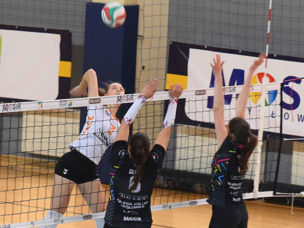 II liga siatkówki kobiet. Grupa IV. *Silesia Volley Mysłowice - KSZO SMS Ostrowiec Świętokrzyski 3:0