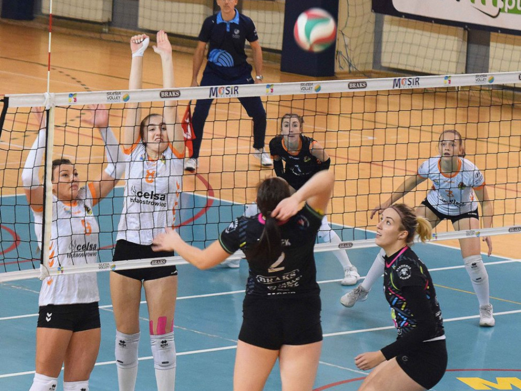 II liga siatkówki kobiet. Grupa IV. *Silesia Volley Mysłowice - KSZO SMS Ostrowiec Świętokrzyski 3:0