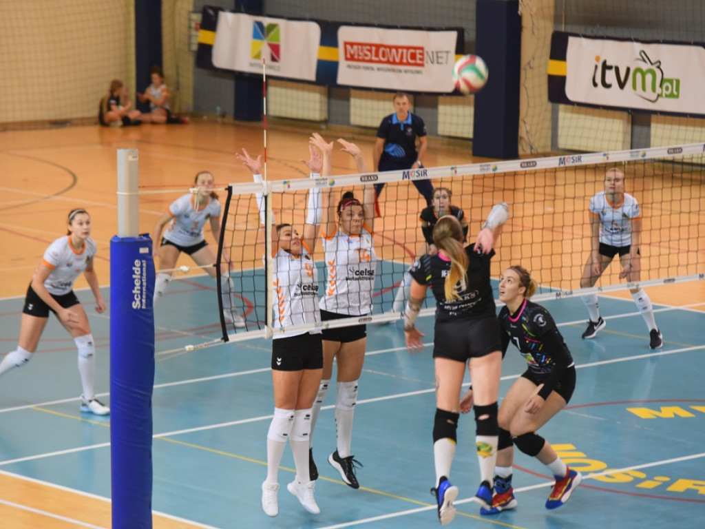 II liga siatkówki kobiet. Grupa IV. *Silesia Volley Mysłowice - KSZO SMS Ostrowiec Świętokrzyski 3:0