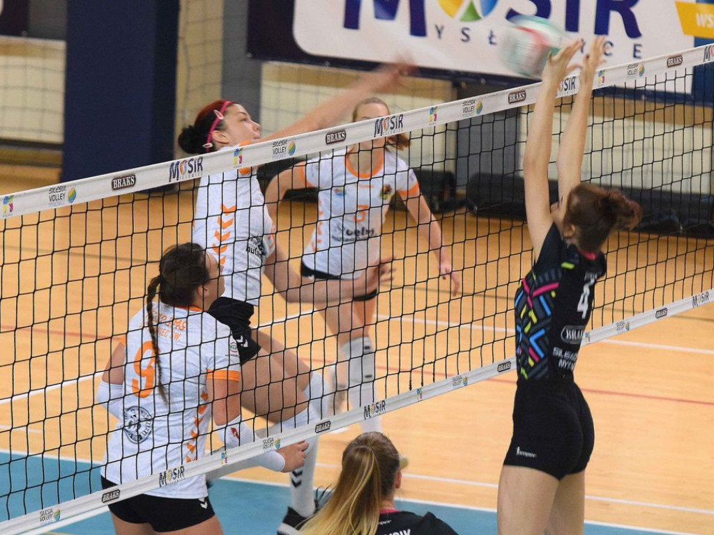 II liga siatkówki kobiet. Grupa IV. *Silesia Volley Mysłowice - KSZO SMS Ostrowiec Świętokrzyski 3:0