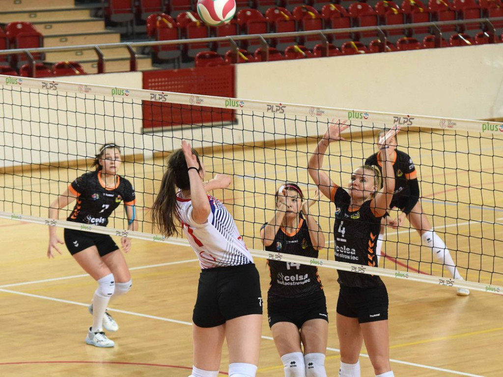 II liga siatkówki kobiet. Grupa IV. *KSZO SMS Ostrowiec Świętokrzyski - SMS PZPS II Szczyrk 1:3