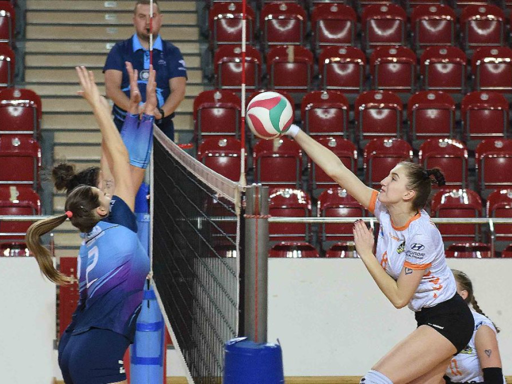II liga siatkówki kobiet. Grupa IV. *KSZO SMS Ostrowiec Świętokrzyski ? MKS SAN-Pajda II Jarosław 3:1