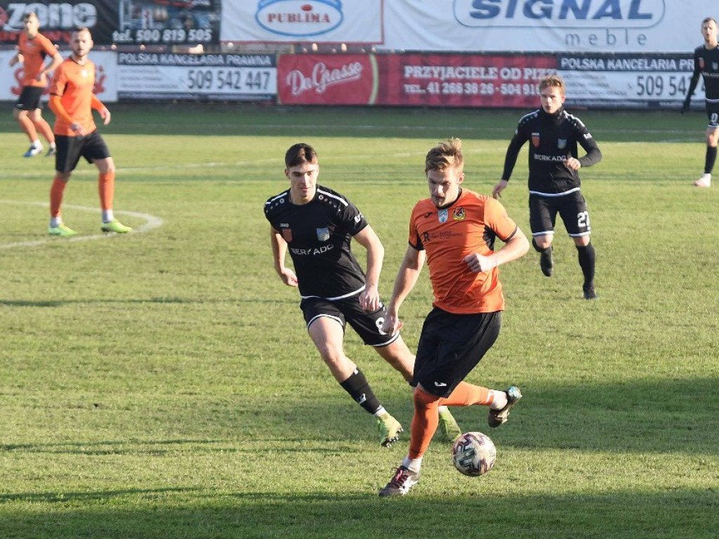 III liga piłkarska. Grupa IV. *KP KSZO 1929 Ostrowiec Świętokrzyski - Stal Kraśnik 1:0